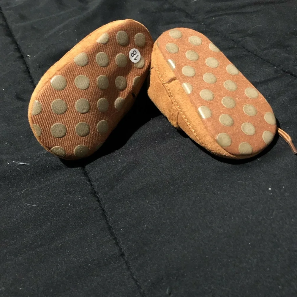 SHEIN UNISEX Cozy Baby Booties 0-6m